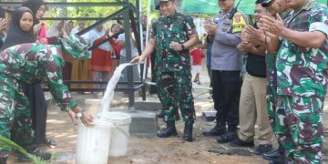 Resmikan Penggunaan Air Bersih di Way Gubak, Dandim 0410/KBL dan Warga Sampaikan Terimakasih Kepada Kasad