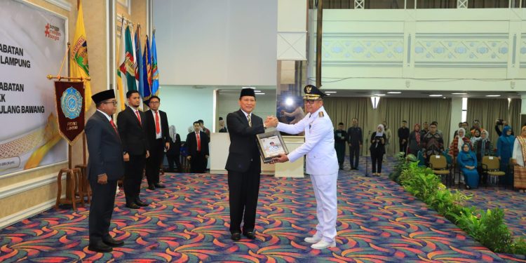 PJ Gubernur Lampung Ambil Sumpah Jabatan PJ Bupati Tuba