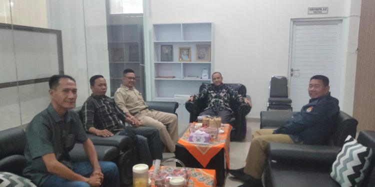 Pengurus ALPBD Lampung Kunjungi Kantor KPUD Tuba.
