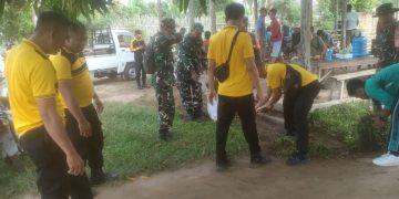 Karya Bakti Bersama Polsek Tumijajar Bersihkan Pasar Rakyat Daya Murni dan Pasar Hewan Ternak dalam Rangka HUT TNI ke 79