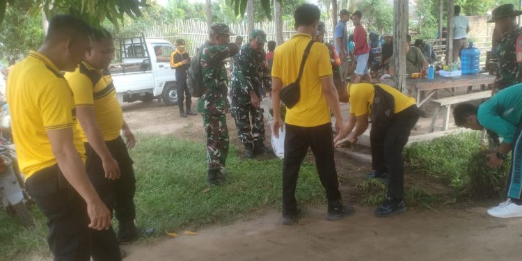 Karya Bakti Bersama Polsek Tumijajar Bersihkan Pasar Rakyat Daya Murni dan Pasar Hewan Ternak dalam Rangka HUT TNI ke 79
