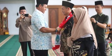 Lepas 35 Jamaah Umrah Gelombang II, Nukman Minta Jamaah Pokus Beribadah