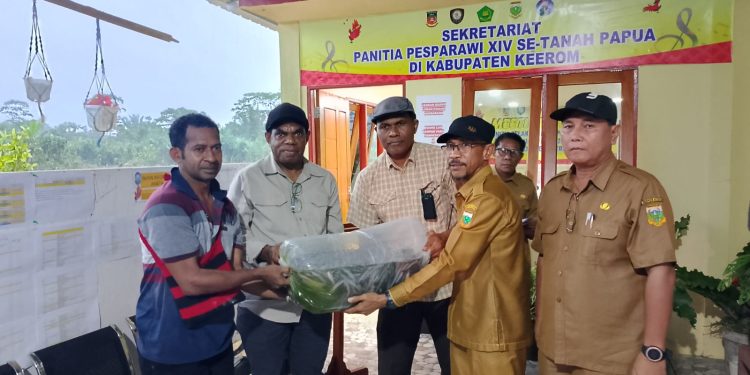 Pemkab Keerom Jalin Kerjasama dengan Panitia Pesparawi Bagi Benih Ikan