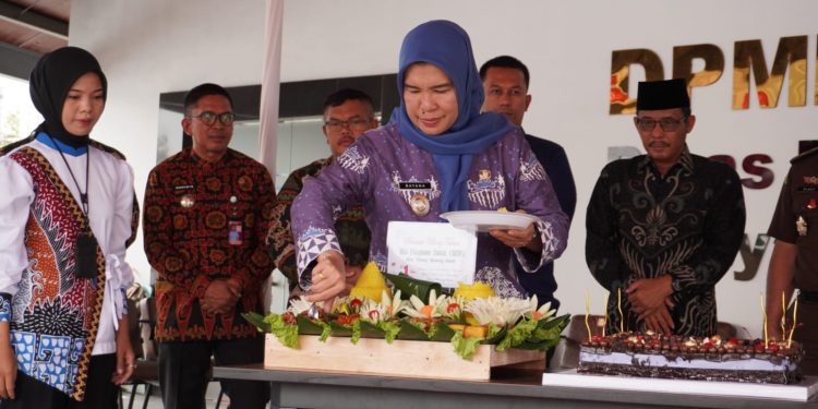 PJ.Sekda Potong Tumpeng, Rayakan Hari Jadi MPP Tubaba