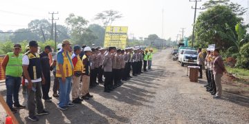 Kapolres Tuba Pimpin Langsung Apel Gabungan Perbaikan Jembatan Way Pidada
