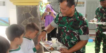 Kodim 0410/KBL Menggelar Dapur Masuk Sekolah di TK II-27 Bandar Lampung