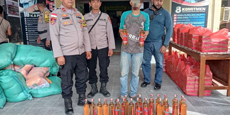 Puluhan Botol Miras Diamankan  Polres Keerom saat Menggelar Razia Kendaraan