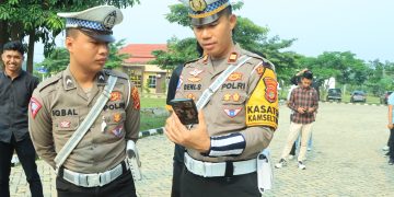 Polres Tubaba, Periksa Handphone Anggota untuk Cegah Judi Online, Tindak Lanjut Arahan Kapolri