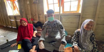 Personel KN Tanjung Datu-301 Beri Layanan Kesehatan Masyarakat Natuna