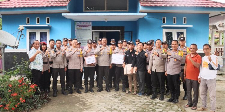 Kapolres Tuba Bagikan Bingkisan Untuk Personel Pengamanan di PPK