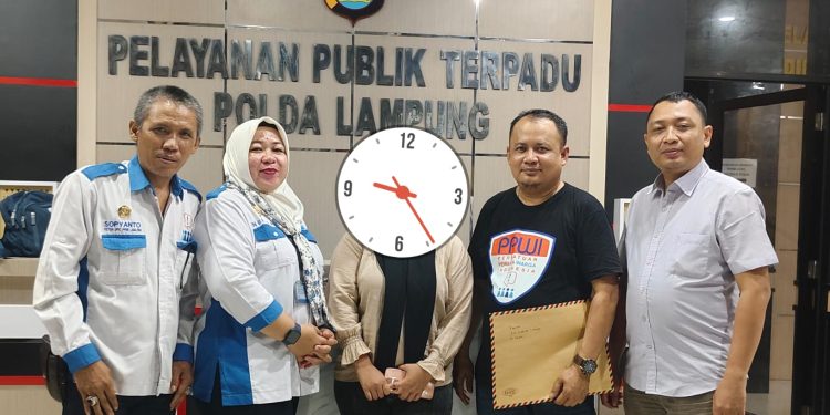 Tidak Terima Bullying Hamil, Siswi SMKN 1 Braja Selebah Didampingi PPWI Laporan ke Polda Lampung.