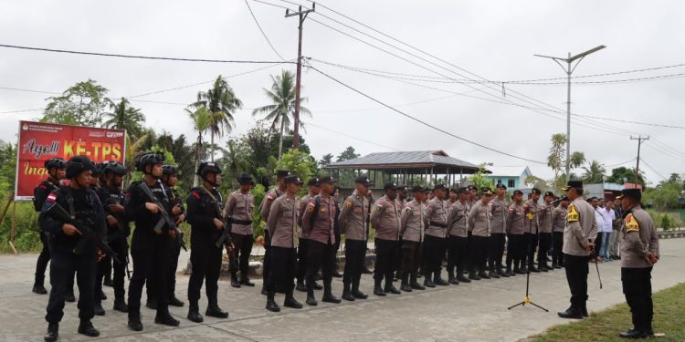 Lakukan Pengamanan Ketat, Polres Keerom Terjunkan Ratusan Personil dalam Amankan Rapat Pleno Tingkat Kabupaten