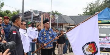 Bupati RAS, menghadiri Acara Pelepasan Distribusi Logistik Pemilihan Umum Serentak Tahun 2024 di Halaman Kantor KPU Way Kanan