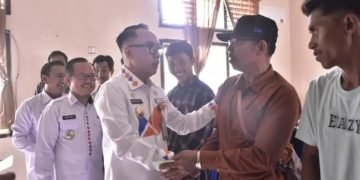 RAS, menghadiri Kegiatan Penyerahan Secara Simbolis BPJS Ketenagakerjaan Kepada Petani Pekebun Tanaman Sawit Di Wilayah Kabupaten Way Kanan Tahun 2024