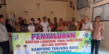 Kepala Kampung Tanjung Raya Salurkan BLT-DD Tahap Akhir Tahun 2024