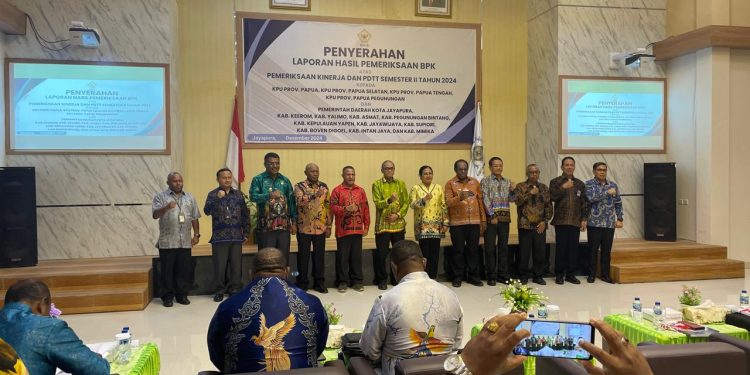 Bupati Keerom Hadiri Penyerahan Laporan Hasil Pemeriksaan Kinerja PDTT