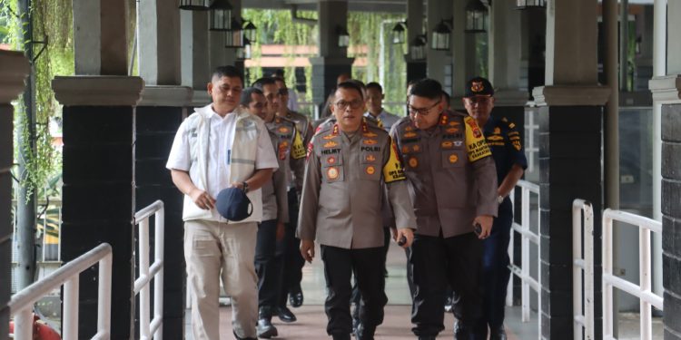 Irjen Pol Helmy Santika Pantau Kesiapan Pelabuhan Bakauheni Sambut Nataru 2024/2025
