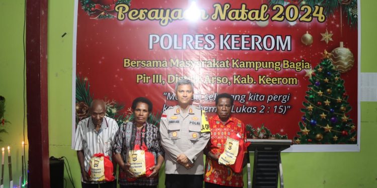 Perayaan Natal Polres Keerom, Menggelar Ibadah Bersama dan Berbagi Bingkisan Natal Kepada Masyarakat