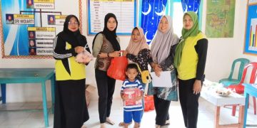Tiyuh Mulya Jaya Berikan Makan Tambahan untuk Anak Stunting
