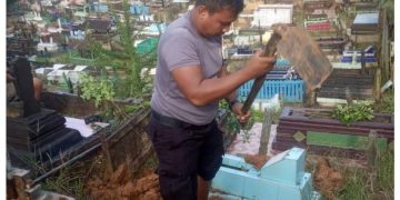 Melihat Lagi Pengabdian Bripka Joko, Polisi yang Sukarela Jadi Tukang Gali Kubur