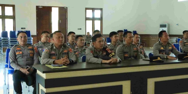 29 Personil Polres Tubaba Dimutasi, Kabag SDM Berikan Arahan