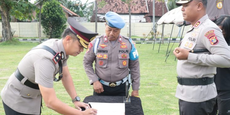 AKBP James Pimpin Upacara Penyerahan Jabatan Wakapolres Tuba, Ini Pesannya