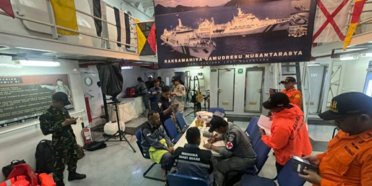 KN. Tanjung Datu-301 Selamatkan MT Silver Sincere Yang Tenggelam