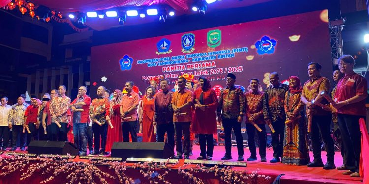 Kapolda Kepri dan Kapolresta Tanjungpinang Hadiri Malam Perayaan Imlek 2476 Kongzili