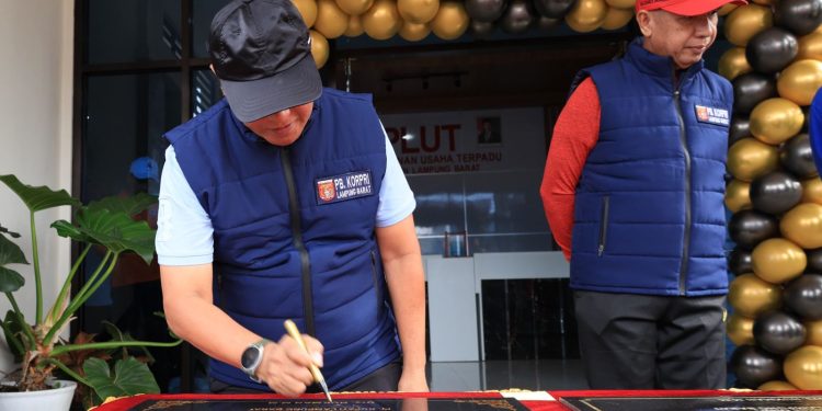 Majukan Perekonomian UMKM, Pj. Bupati Nukman Resmikan Gedung PLUT