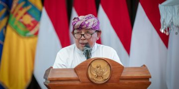 Pj. Gubernur Samsudin dan Ibu Maidawati Ikuti Prosesi Lanjutan Pemberian Gelar Adat oleh Majelis Penyimbang Adat Lampung di Mahan Agung