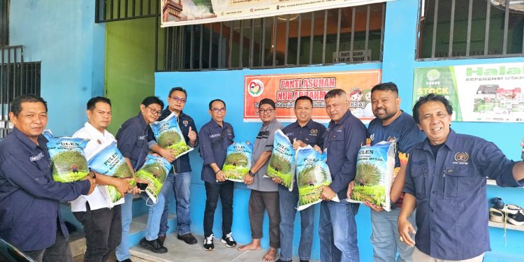 PWI Kepri Kunjungi dan Berbagi ke Panti Asuhan