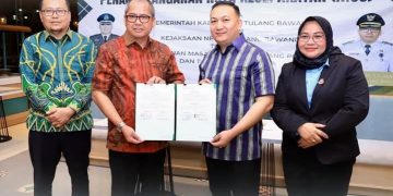 Pj Bupati Tulang Bawang Menandatangani Kesepakatan Bersama Antara Pemkab Tuba dan Kejari Tuba.