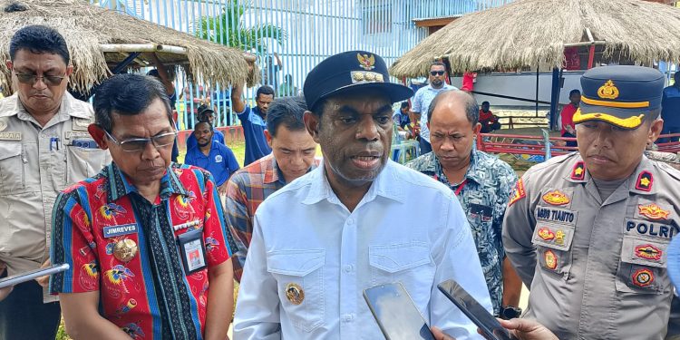 Piter Gusbager, Bupati Keerom Kunjungi Lapas Narkotika Kelas Dua Jayapura