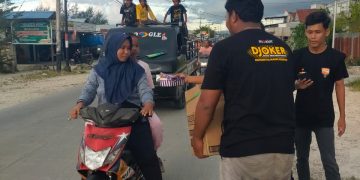 Djoker Maxim Berbagi Takjil untuk Dekatkan Diri ke Masyarakat