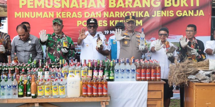 Polres Keerom Musnahkan Barang Bukti Miras dan Narkoba