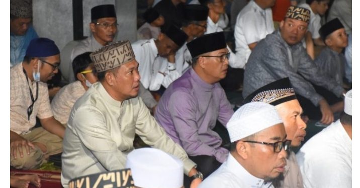 Harmoni di Hari Raya: Bupati dan Wakil Bupati Tubaba Laksanakan Sholat Ied Bersama Masyarakat