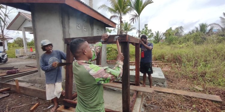 Satgas TMMD Pasang Rangka Tandon Air, Dukung Peningkatan Sanitasi untuk Warga