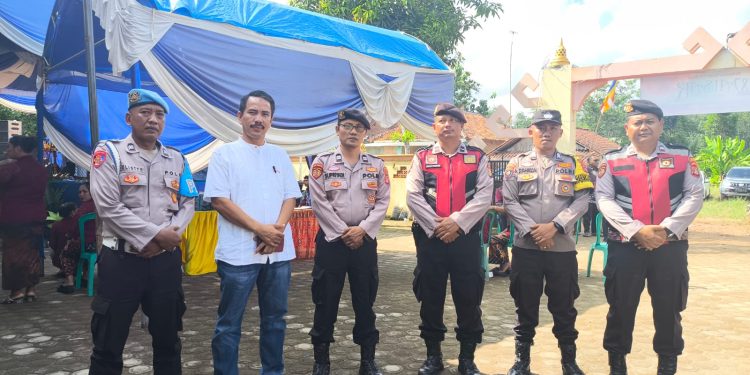 Polsek Tulang Bawang Tengah Melaksanakan Pengamanan Kegiatan Peringatan Hari Tri Suci Waisak di Vihara Dharma Vittaka