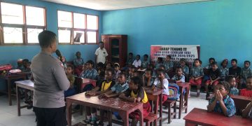 Cegah Kenakalan Remaja, Sat Binmas Polres Keerom Berikan Penyuluhan Kepada Anak Sekolah