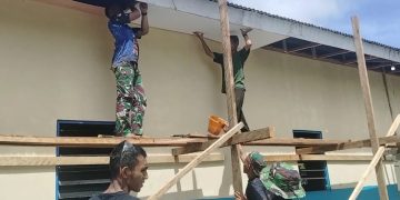 Satgas TMMD Laksanakan Pemasangan Plafon di Gereja Katolik St. Santo Paulus