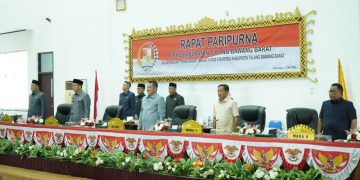 Bupati Tubaba Hadir Paripurna DPRD dalam Pembahasan Tingkat Dua atas Enam Raperda