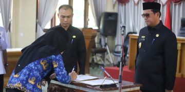 Lantik 33 Fungsional, Drs Nukman Minta Bekerja Sesuai Regulasi