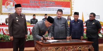 Bupati Tubaba Hadiri Rapat Paripurna DPRD Dalam Rangka Pembicaraan Tingkat II Raperda Pertanggungjawaban APBD 2024