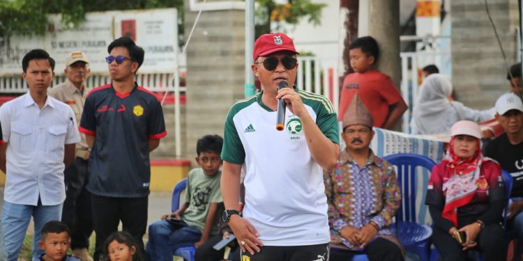 Bupati Lampung Barat Resmi Tutup Turnamen Sepak Bola Peratin Cup ke 12  Pekon Pura Jaya