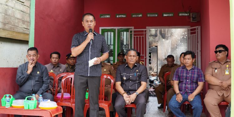 Pemkab Tulang Bawang Barat Salurkan Bantuan Sosial untuk Korban Kebakaran di Tiyuh Pagar Dewa
