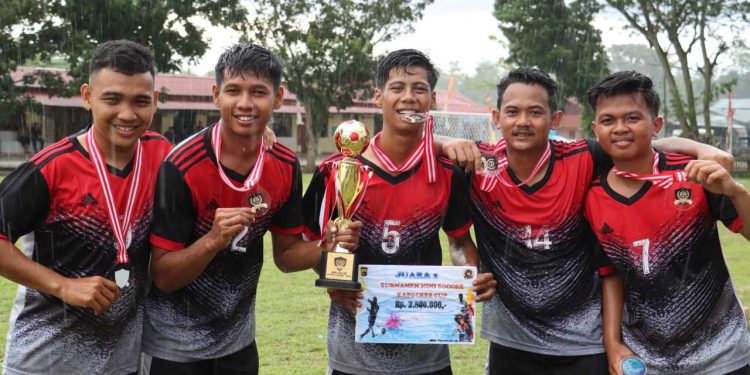 Tim Staf Pimpinan Menjuarai Turnamen Mini Soccer Kapolres Cup Polres Keerom 2025