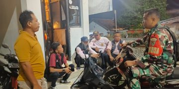 Anggota Koramil 410-06/KDT Giat Komsos Malam