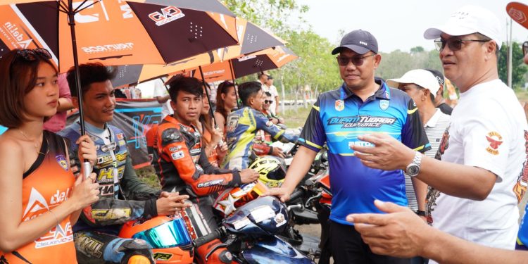 Novriwan Jaya dan Nadirsyah Resmi Buka Kejuaraan Bupati Cup Race 2025 serta Bazar UMKM