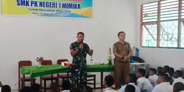 Babinsa Koramil Kuala Kencana Berikan Materi Wawasan Kebangsaan kepada Siswa-Siswi SMK dalam Masa MPLS