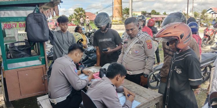 Sat Lantas Polres Keerom Tindak Tegas Pelanggar Lalu Lintas Saat Ops Patuh Cartenz 2025